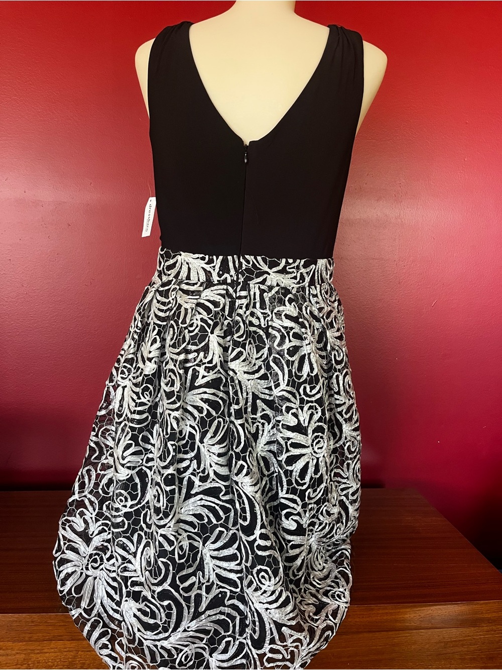 New Roz & Ali Black Bodice with White Lace Overlay Dress - Picture 8 of 16